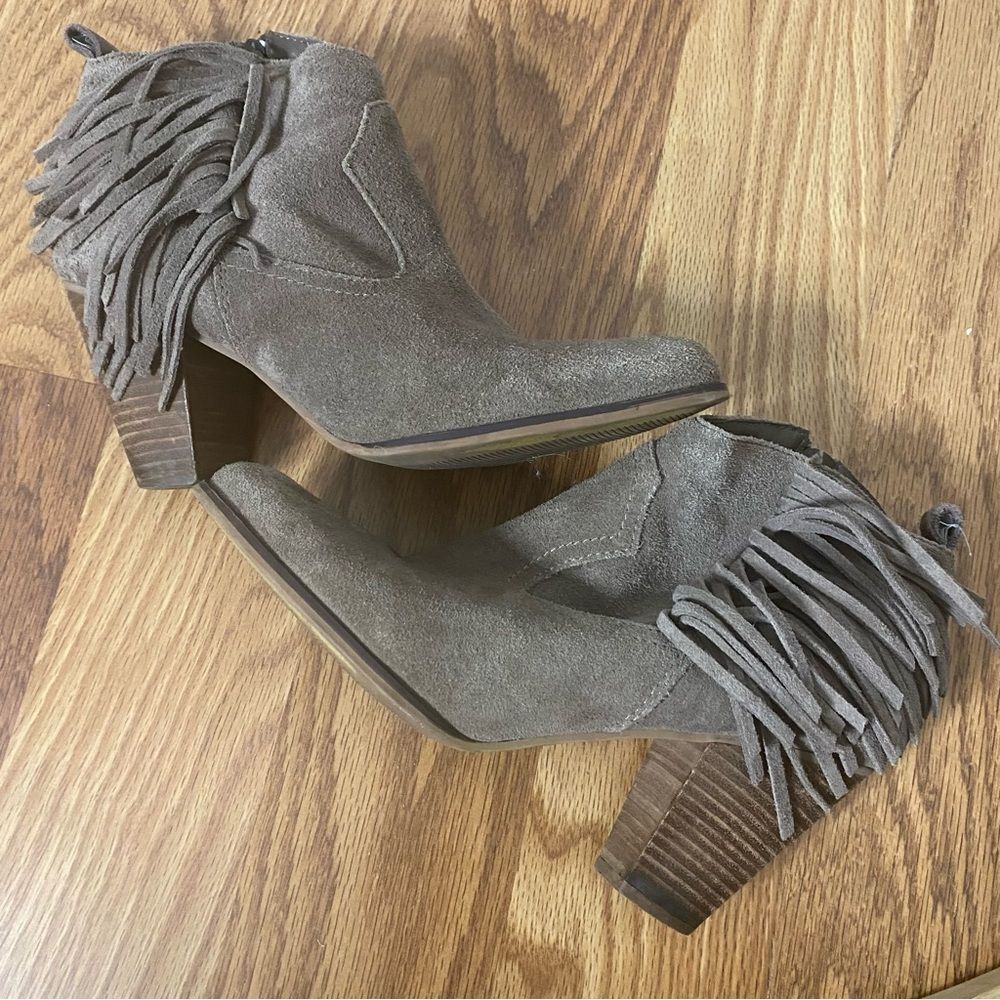 Steve Madden Ponncho Women’s leather Ankle Boots Fringe Western Taupe Suede 10 - Picture 9 of 12